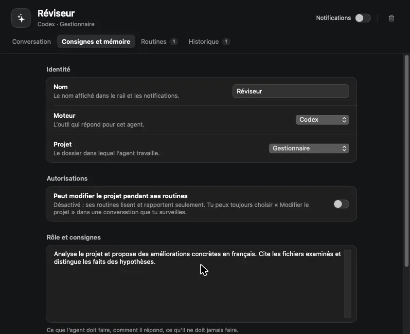 Capture du mode Agents : le coéquipier Réviseur, ses onglets Conversation, Consignes et mémoire, Routines et Historique, avec son identité, ses autorisations et son rôle.